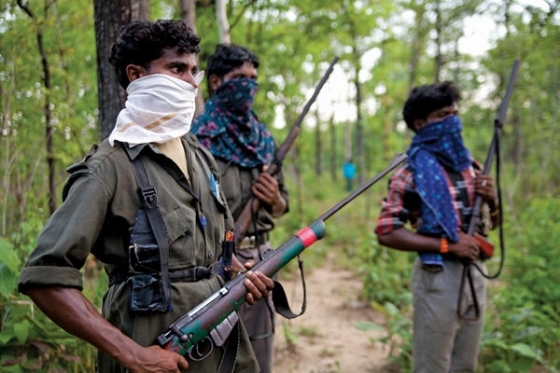 fivenaxalitessurrenderinmaharashtra